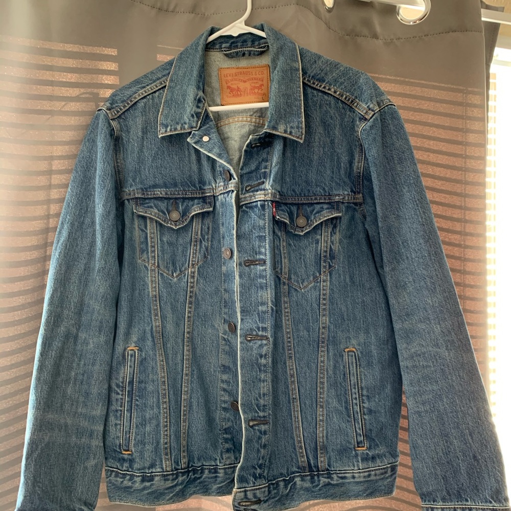 Levi Light Wash Size Large Denim Jacket